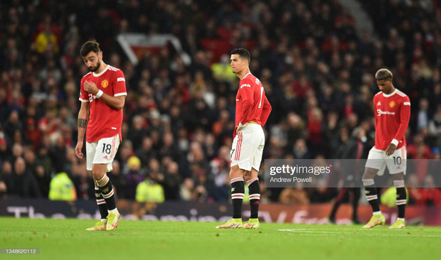 Cầu thủ MU trông thật tội nghiệp sau thất bại kinh hoàng