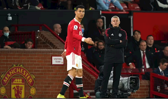 Vẻ mặt chán nản của Solskjaer Vẻ mặt chán nản của Solskjaer