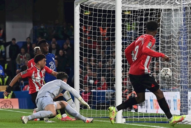 Che Adams đem về bàn gỡ hòa cho Southampton vào đầu hiệp 2 Che Adams đem về bàn gỡ hòa cho Southampton vào đầu hiệp 2