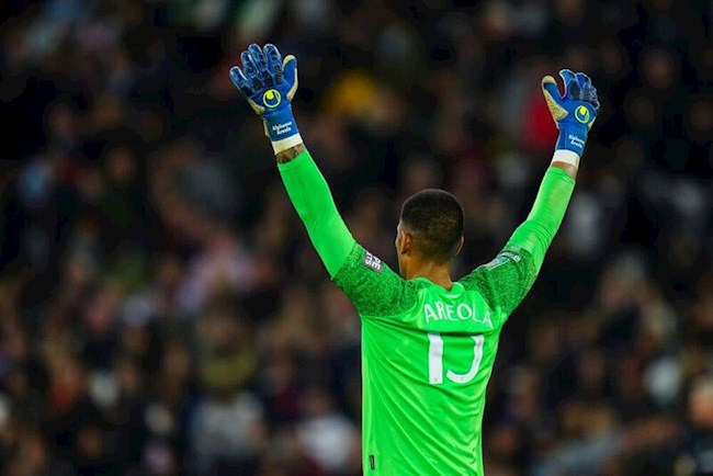 Thủ môn của West Ham chơi xuất sắc với nhiều pha cứu thua