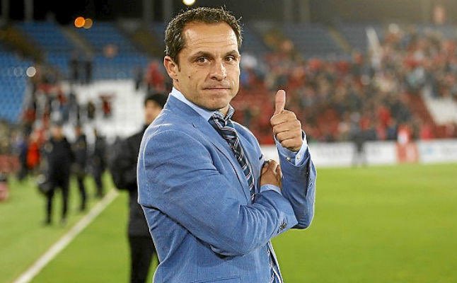 Sergi Barjuan được bổ nhiệm trở thành HLV tạm quyền ở Barca