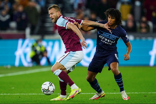 Man City gặp khó khăn trước lối chơi chặt chẽ của West Ham