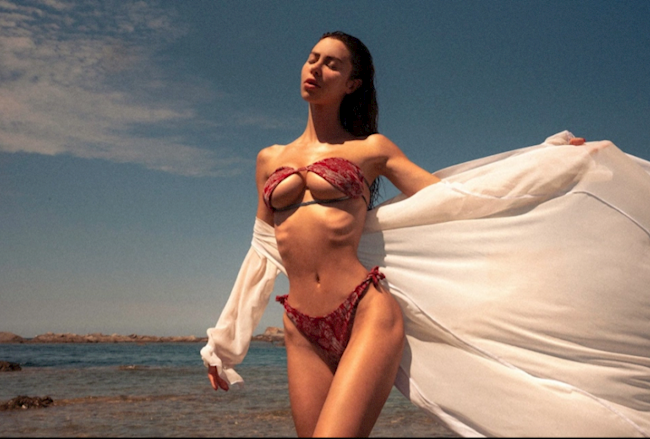 Bạn gái mới Kevin Boateng thích mặc ngược bikini