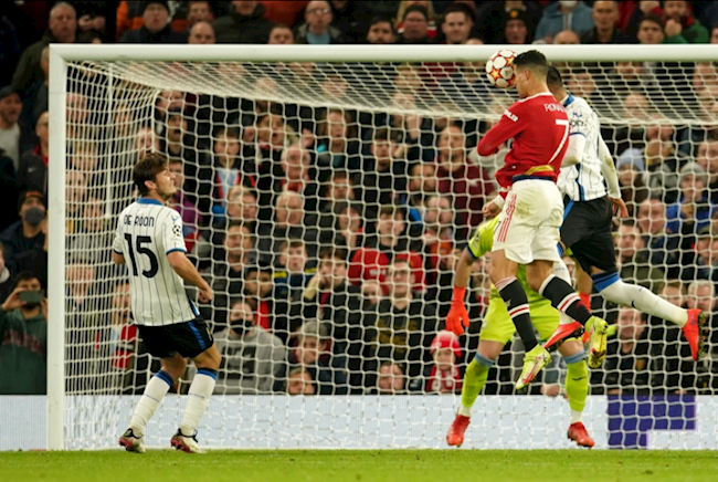 Tình huống Ronaldo đánh đầu tung lưới Atalanta ở C1