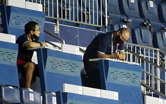 HLV Park Hang Seo đi do thám đối thủ thi đấu