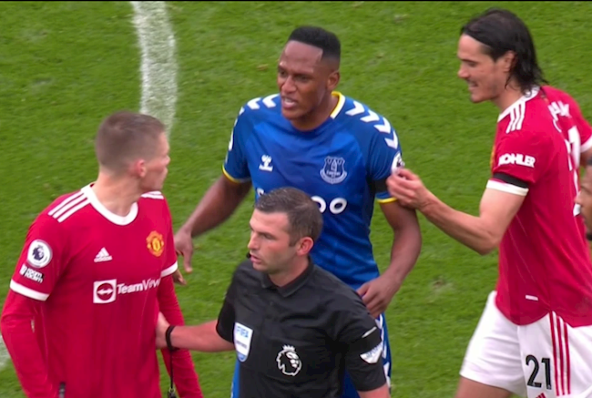 Tình huống Cavani bảo vệ đồng đội Tình huống Cavani bảo vệ đồng đội