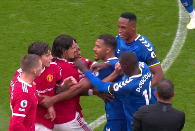 Tình huống Cavani bảo vệ đồng đội Tình huống Cavani bảo vệ đồng đội