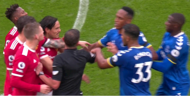 Tình huống Cavani bảo vệ đồng đội Tình huống Cavani bảo vệ đồng đội