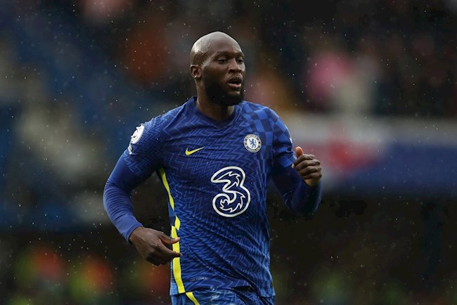 Lukaku sút đập cột dọc trước khung thành trống