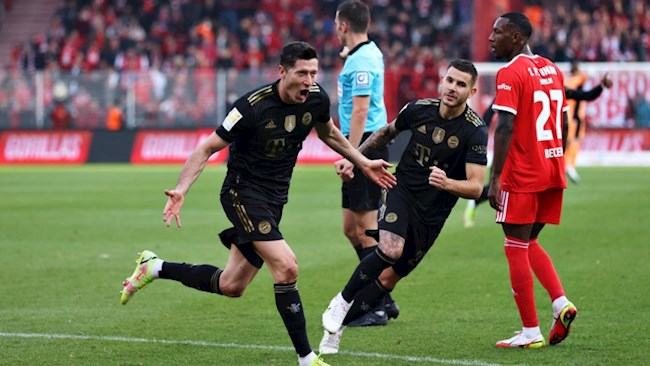 Lewandowski đóng góp cú đúp bàn thắng