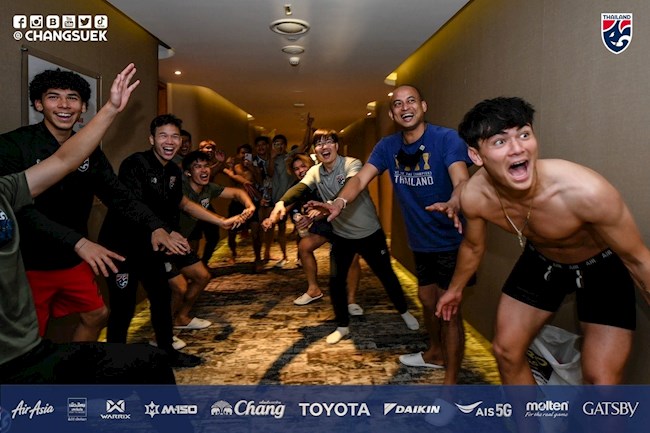 ĐT U23 Thái Lan ăn mừng đầy phấn khích sau khi được tham dự VCK U23 châu Á ĐT U23 Thái Lan ăn mừng đầy phấn khích sau khi được tham dự VCK U23 châu Á