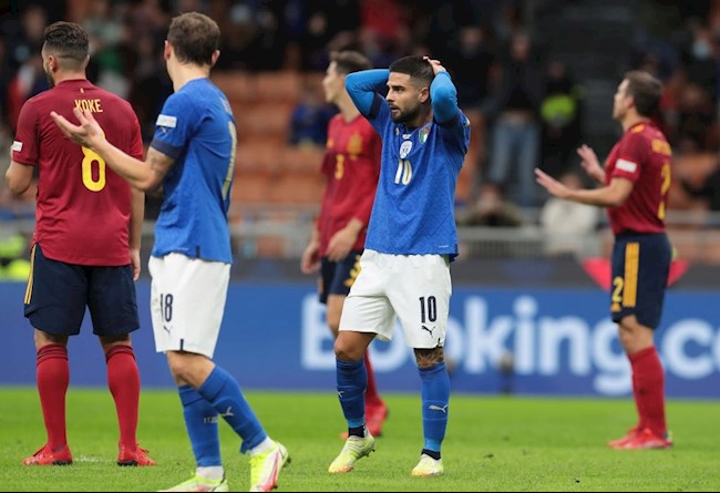 Sau khi bị thủng lưới, Italia đã bỏ lỡ vài cơ hội ăn bàn rất thuận lợi