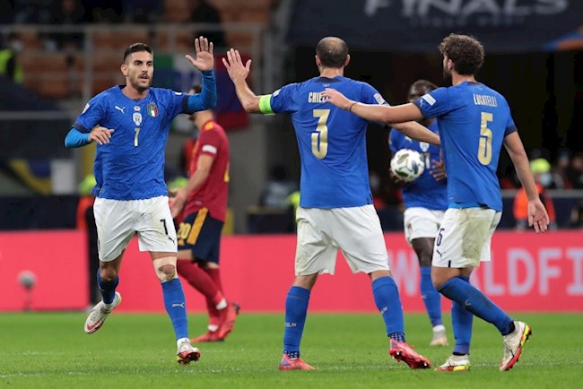 Pellegrini (số 7) đem về bàn danh dự cho Italia