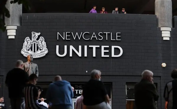 Newcastle sắp hóa rồng khi được người Ả Rập mua lại hình ảnh