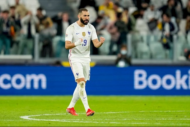 ĐT Pháp bất bại khi Karim Benzema ghi bàn