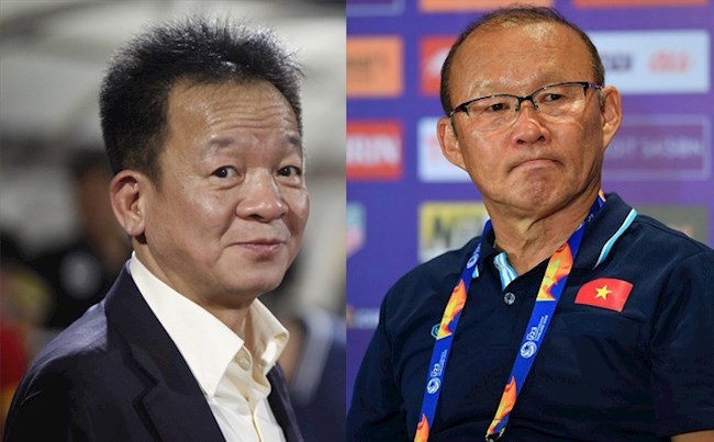 Bầu Hiển có lẽ chính là người đầu tiên công khai chê trách ông Park quá bảo thủ