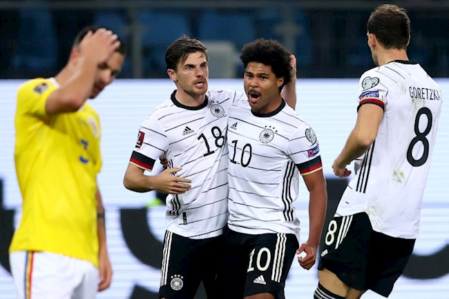 Serge Gnarby gỡ hòa cho tuyển Đức vào đầu hiệp 2