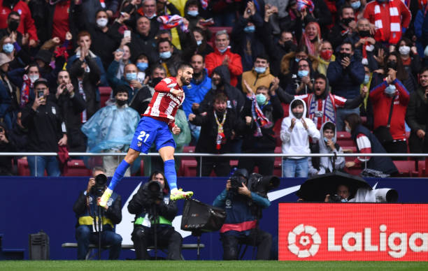 Yannick Carrasco mở tỷ số cho đội chủ nhà sau 26 phút thi đấu