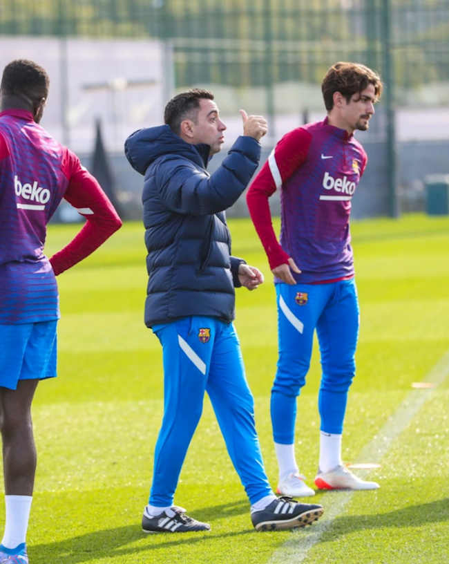 Xavi ở buổi tập đầu tiên tại Barca Xavi ở buổi tập đầu tiên tại Barca