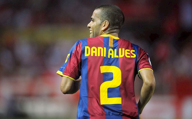 Dani Alves trở lại Barcelona