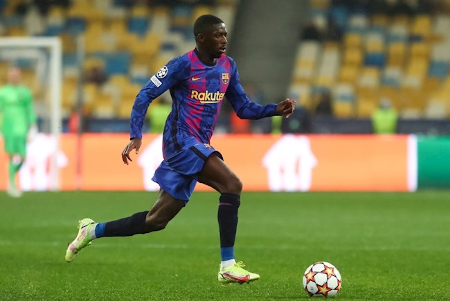 Cầu thủ Barca đầu tiên bị Xavi xử phạt