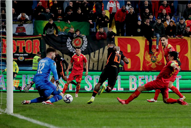 Cú giật gót ghi bàn đầy ngẫu hứng của Depay Cú giật gót ghi bàn đầy ngẫu hứng của Depay