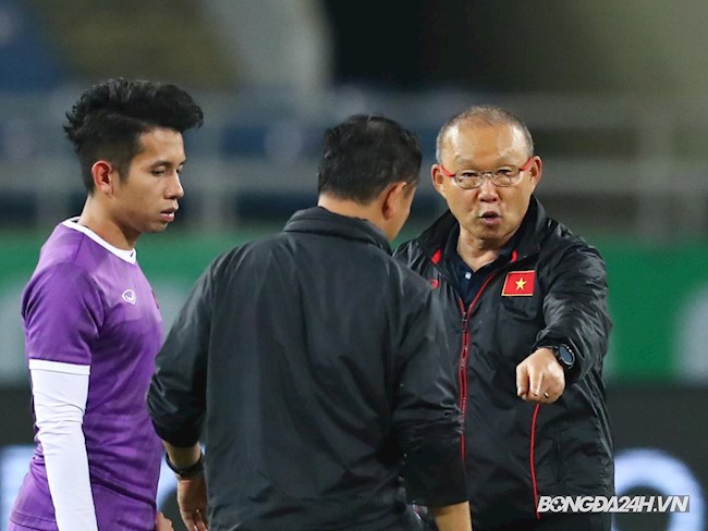 HLV Park Hang Seo dặn dò kỹ Hồng Duy trước trận gặp Saudi Arabia