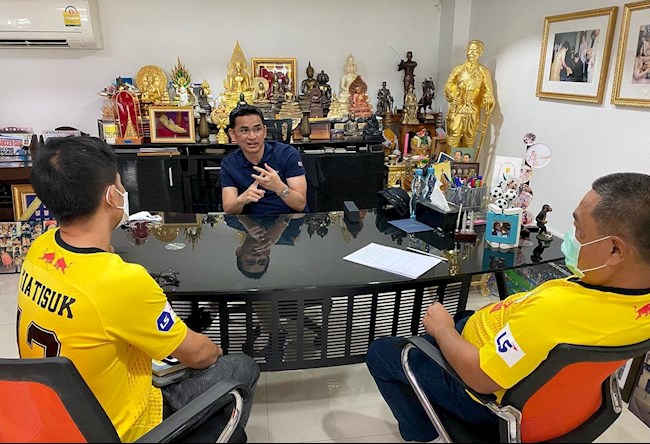 Kiatisuk mang thêm một trợ lý đồng hương tới HAGL