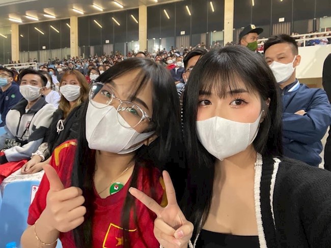 Hot girl trận VN vs Saudi