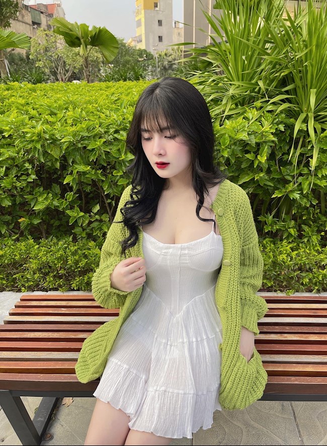 Hot girl trận VN vs Saudi