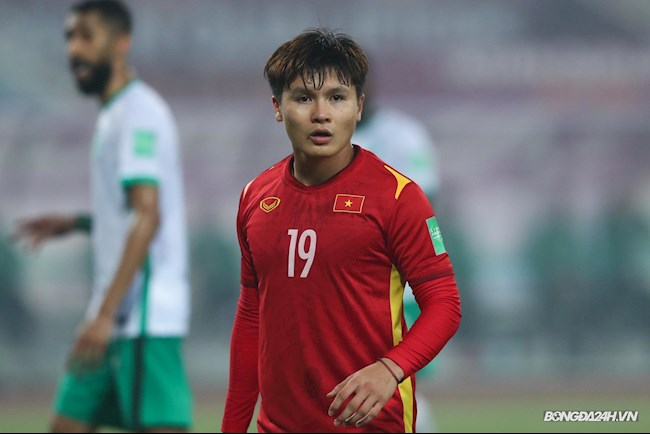 Quang Hải khiến cầu thủ Saudi Arabia bị quay như chong chóng