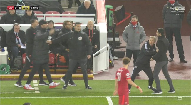 Klopp và Arteta suýt choảng nhau