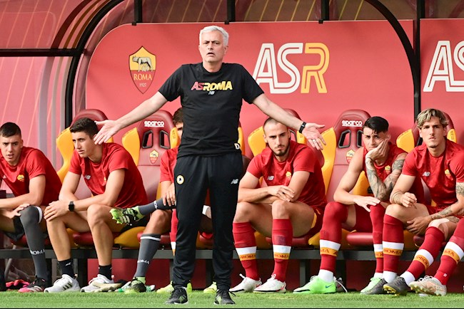 Trọng tài và chiều sâu không phải là vấn đề chính của Mourinho ở AS Roma