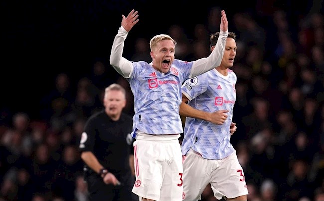 Van de Beek trở lại ấn tượng