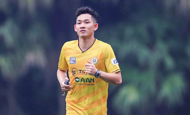 Không được thầy Park để ý, tiền vệ Hai Long lao vào tập luyện ở CLB Hà Nội