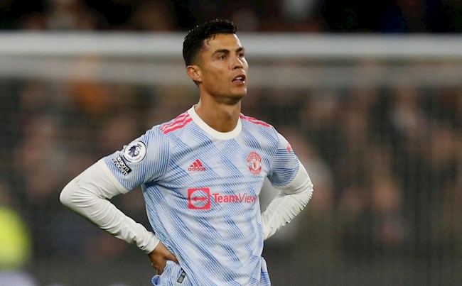 Ronaldo 4 năm thay 5 ông thầy