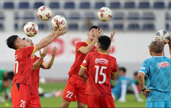 ĐT Việt Nam gặp bất ngờ với bóng mới ở AFF Cup