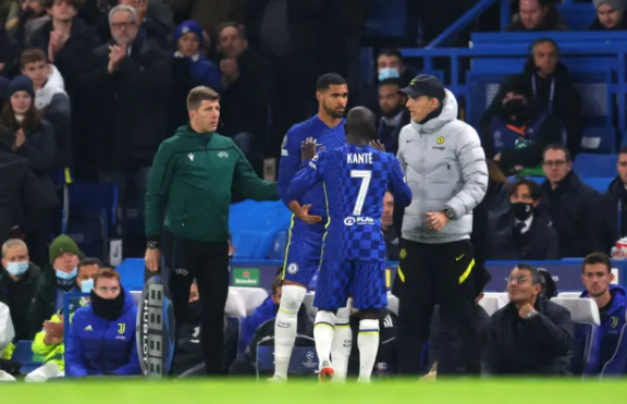 Tiền vệ Kante dính chấn thương