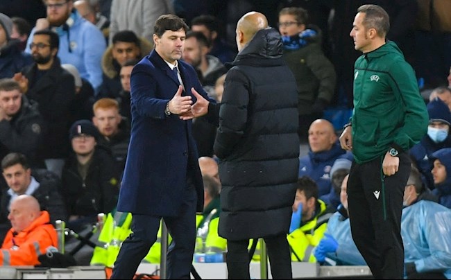 Thua ngược Man City, Pochettino bị fan đuổi sang Man United