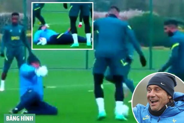 VIDEO: Antonio Conte có hành động bất ngờ trong buổi tập của Tottenham