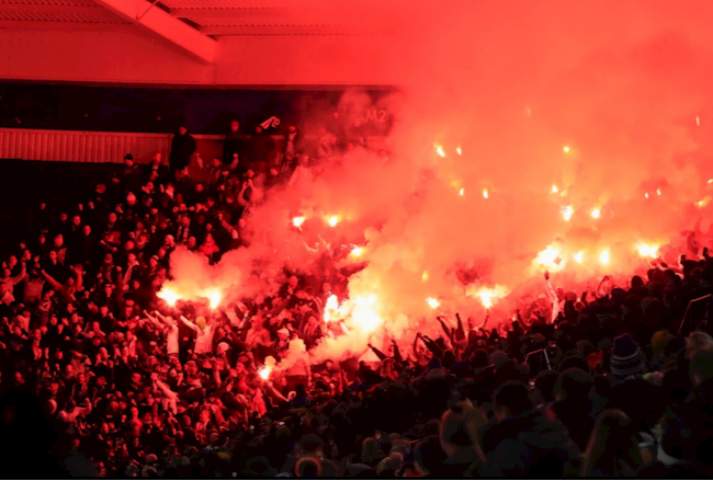 CĐV Legia nổi loạn trên sân King Power