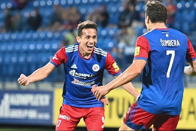 Cuộc đối đầu của sao châu Âu tại vòng bảng AFF Cup hình ảnh