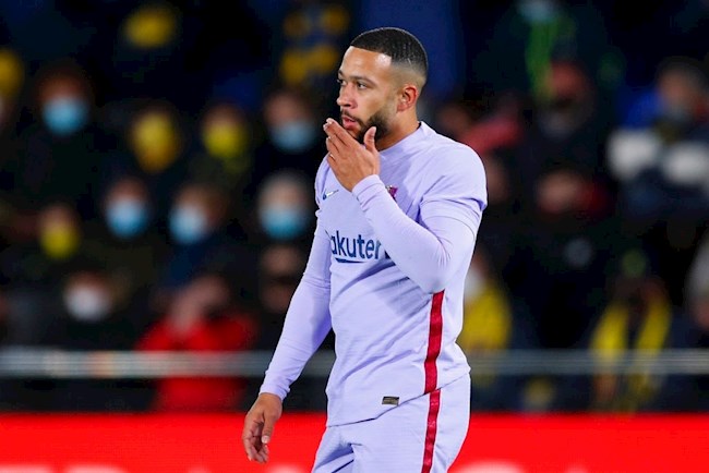 Một mình Depay bỏ lỡ vài cơ hội ngon ăn trong hiệp 1