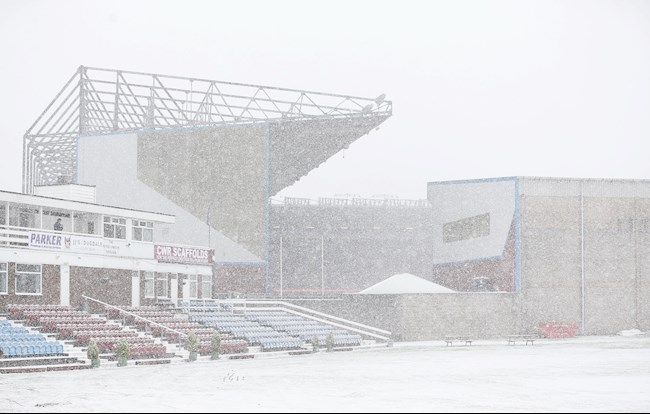 Burnley vs Tottenham bị hoãn