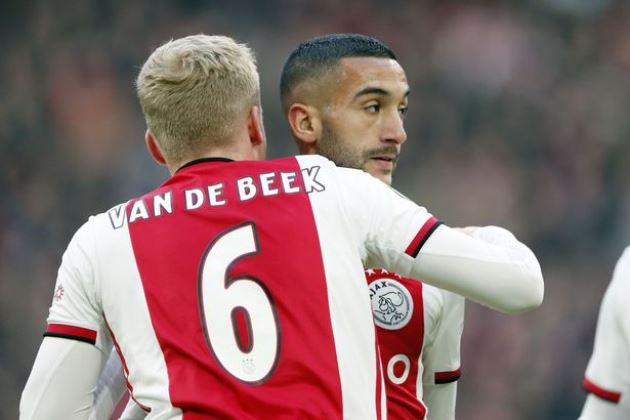 Hakim Ziyech dự đoán số phận của Van de Beek ở MU