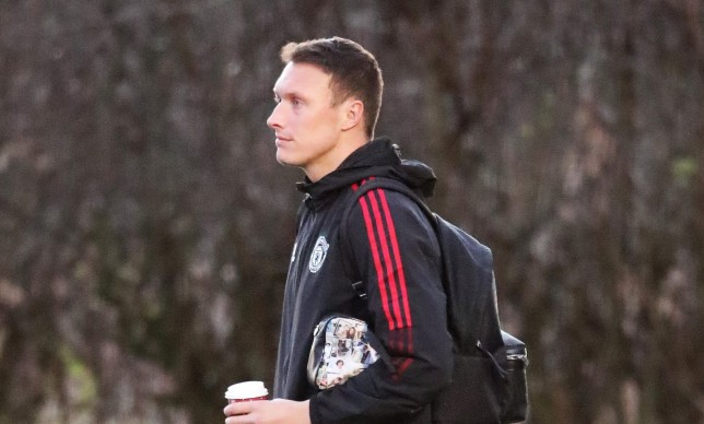 Phil Jones có tên trong danh sách thi đấu của MU trước Chelsea