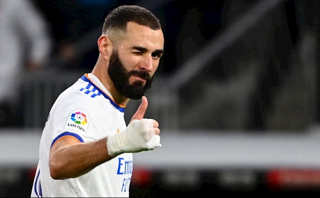 Vượt qua Henry, Benzema đi vào lịch sử