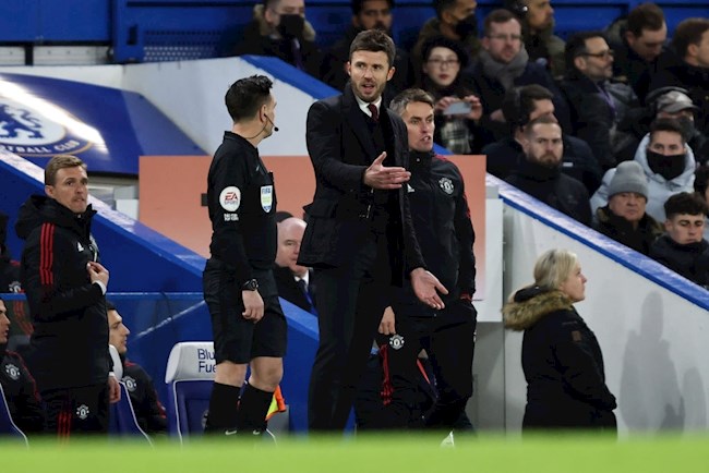 HLV Carrick không phục quả penalty của Chelsea