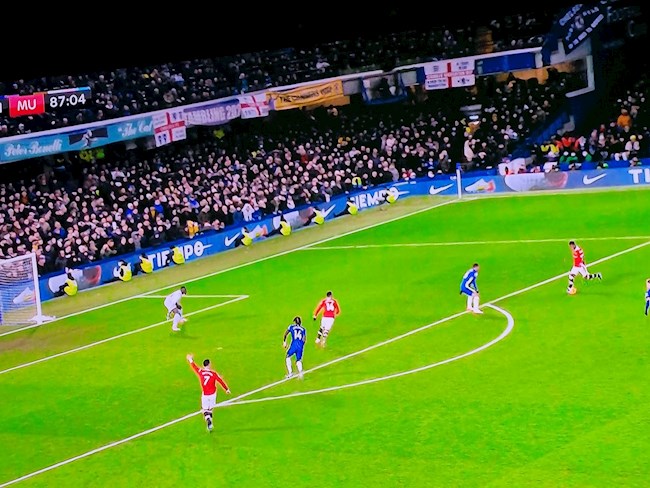 Lingard và Ronaldo nổi điên với Fred