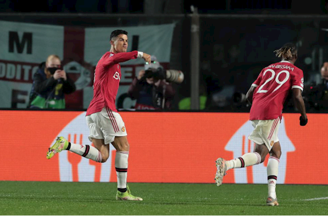 Ronaldo ghi bàn ở những phút bù giờ giúp MU có được trận hòa 2-2 trước Atalanta